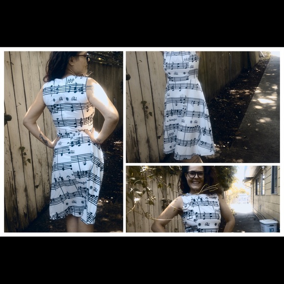 Retro Musical Print A-Line Party Flare Swing Sleeveless Black and White Dress - Picture 3 of 8